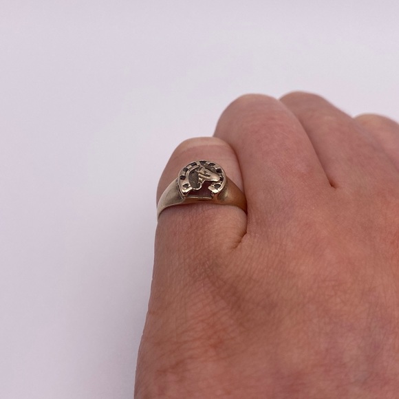 10k yellow gold Horseshoe ring - Picture 10 of 11